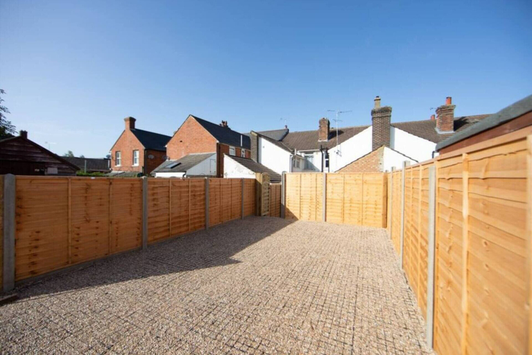 Exterior & Views 2, Immaculate 5-bed House in the City Centre Ashford, Kent