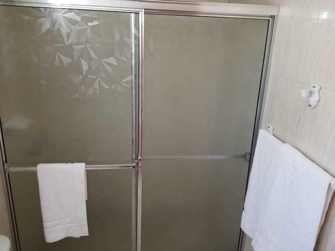 Bathroom 2, North Star Villa