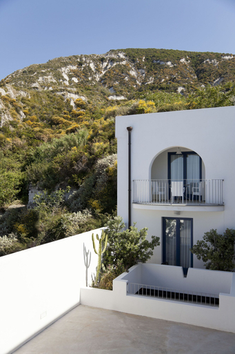 Exterior & Views 2, Hotel Cutimare, Messina