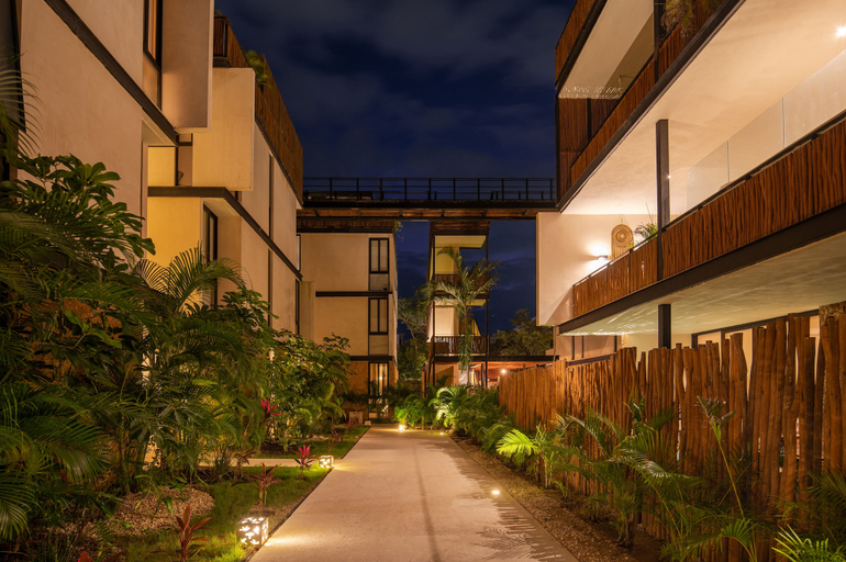 Exterior & Views