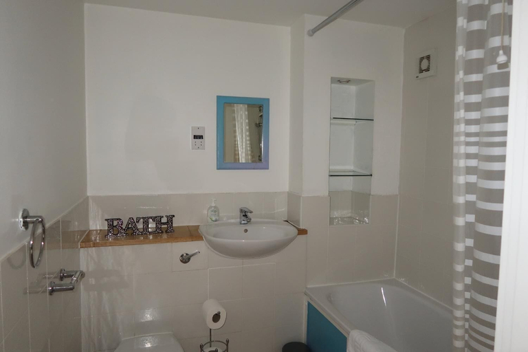 Bathroom 4, Canaan Apartments chelmsford, Essex