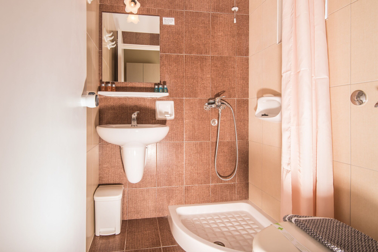 Bathroom 5, Maistrali Hotel Zante, Ionian Islands