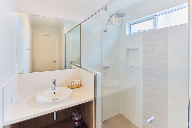 Bathroom 4, RAC Esperance Holiday Park, Esperance