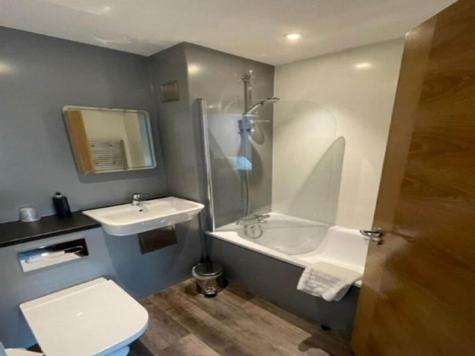Bathroom 3, Loch Lomond Hotel, West Dunbartonshire