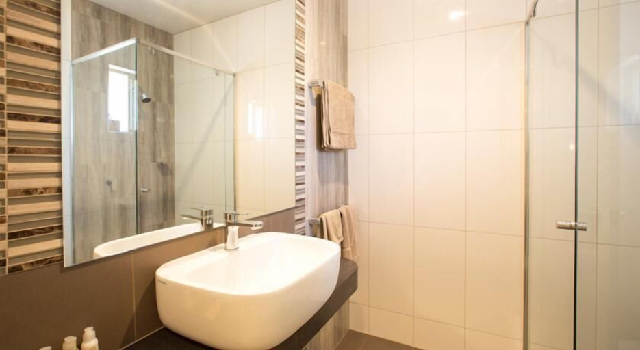 Bathroom, Euston Club Motel, Balranald