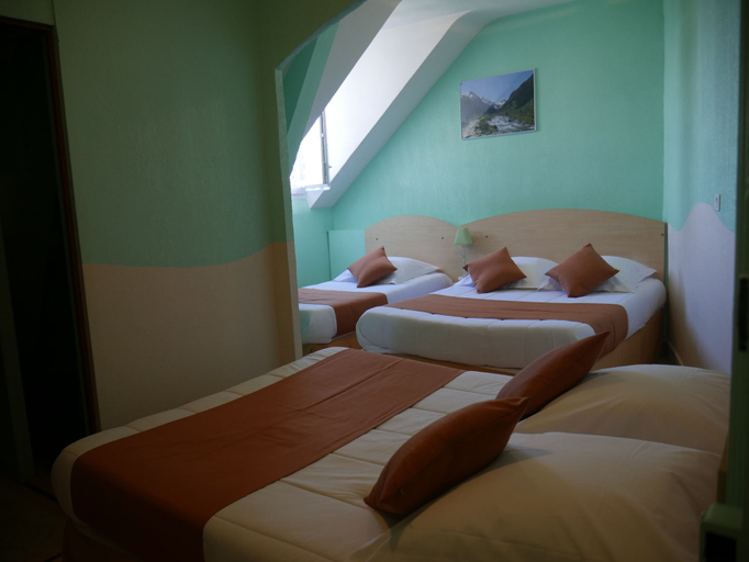 Bedroom 4, Hôtel du Commerce, Pyrénées-Atlantiques