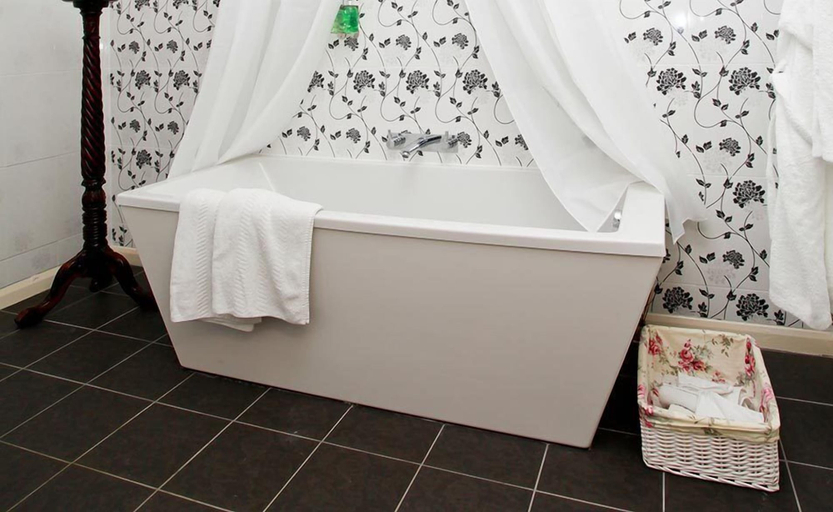 Bathroom 3, Fox & Hounds Country Hotel, Devon