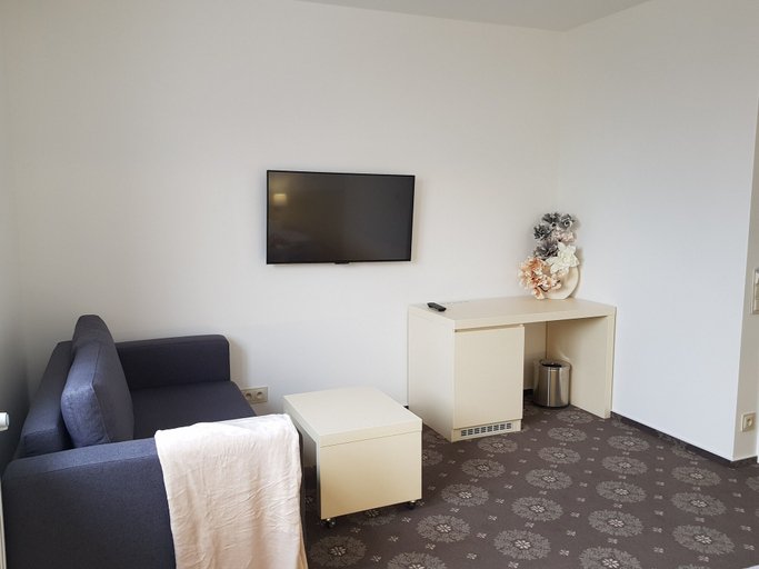 Others 5, Hotel Chmelnice, Zlín