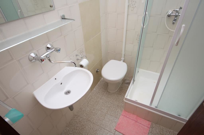 Bathroom 4, Apartments Vojnovic, Dugi Rat