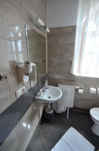Bathroom 4, Hotel Staropolska, Tomaszów