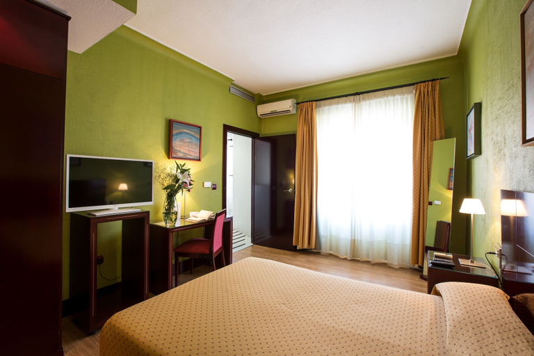 Bedroom 3, Hotel Carlos V, Granada