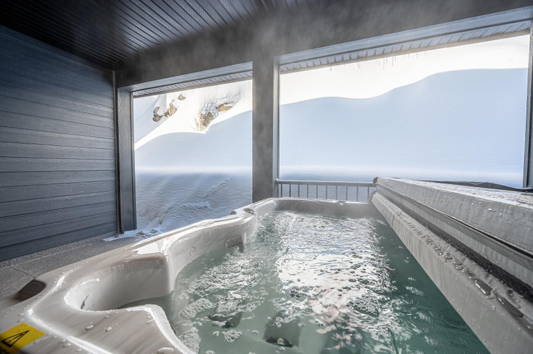 Sport & Beauty 5, Grizzly Ridge Getaway Brand New, Hot Tub, Sleeps 11, Kootenay Boundary