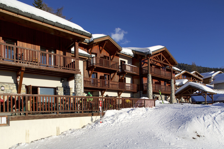 Exterior & Views