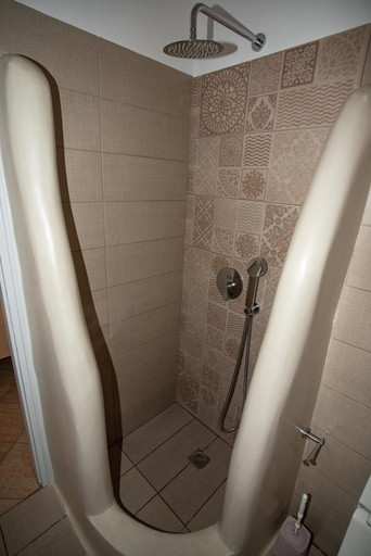 Bathroom 5, Mare Monte, South Aegean