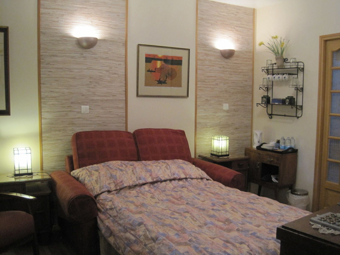 Bedroom 3, L'Expatisserie, Yonne