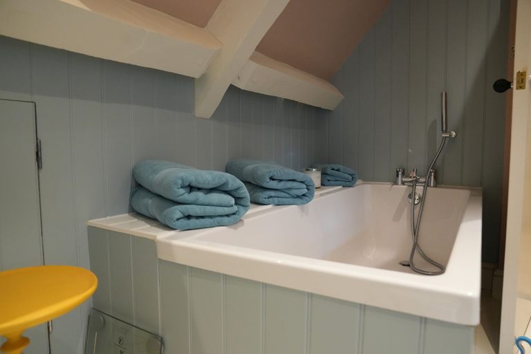 Bathroom 3, Sunset House, Oxfordshire