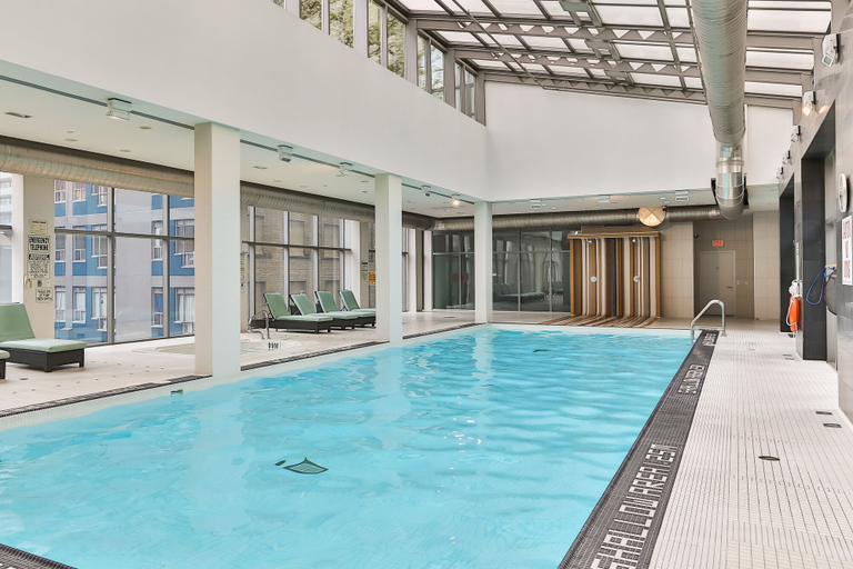Sport & Beauty, Bright Sub-Penthouse on Bay St, Toronto