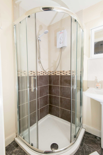 Bathroom 3, Snooze Apartments Flat 56, Bradford