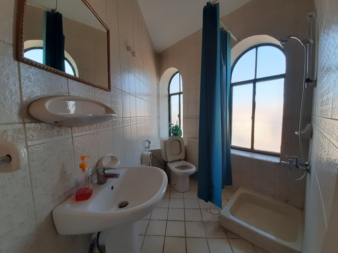 Bathroom 4, Moab Land Hotel, Madaba