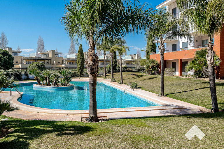 Sport & Beauty 5, Palm02 · Palm Village Apartment 2 3BD · A/C · Terrace, Loulé