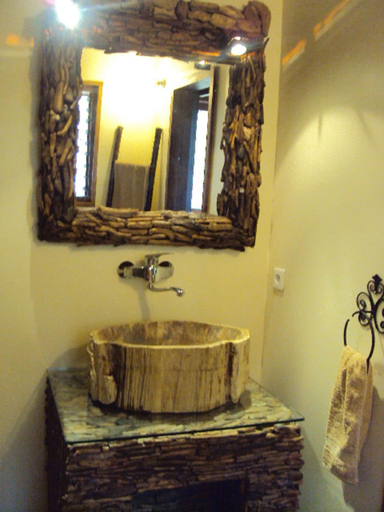 Bathroom 5, Les cases de Plum, Mont-Dore