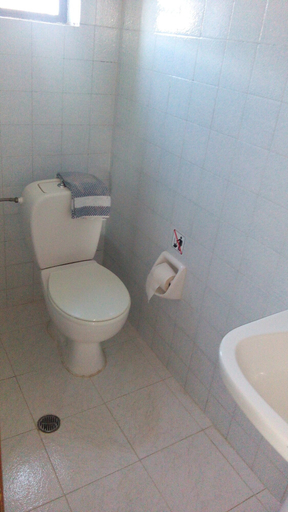 Bathroom 5, Andysgardens, Crete