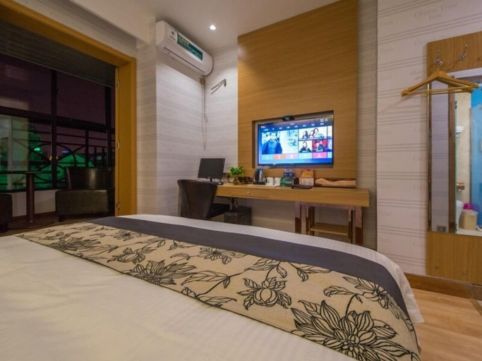 Bedroom 2, GreenTree Inn Nantong Chongchuan District Middle Changjiang Road Express Hotel, Nantong