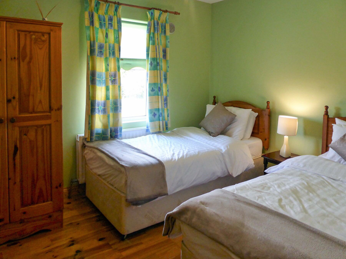Bedroom 2, Kilmore Holiday Home