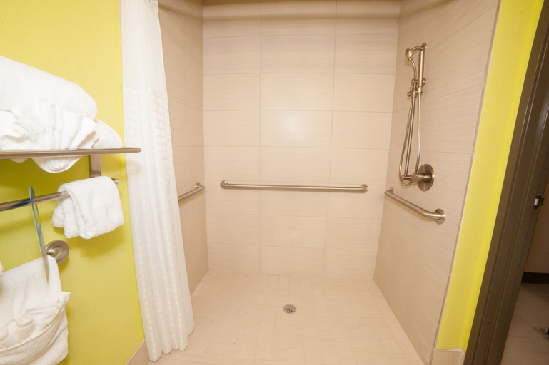 Bathroom 5, Arya Inn & Suites Farmers Branch, Dallas