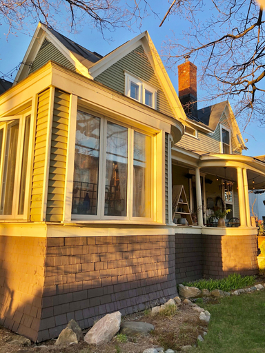 Exterior & Views