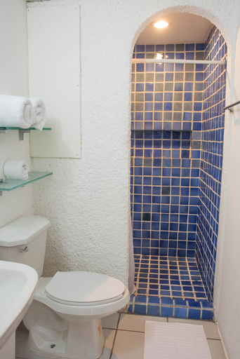 Bathroom 4, Palancar PHB, Cozumel
