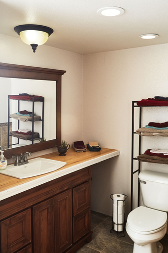Bathroom 4, Devils Tower Lodge (Bed and Breakfast), Crook