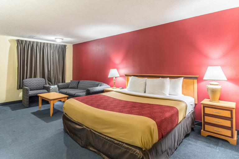 Bedroom 2, Econo Lodge Whiteville, Columbus