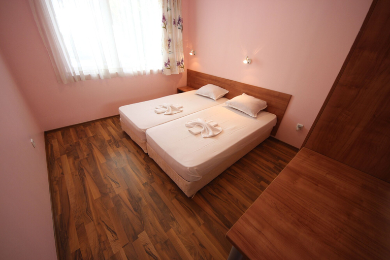 Bedroom 2, Menada Apartments in Azzuro Hotel, Nesebar