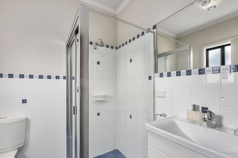 Bathroom 3, MG Delux Apartment, Mount Gambier