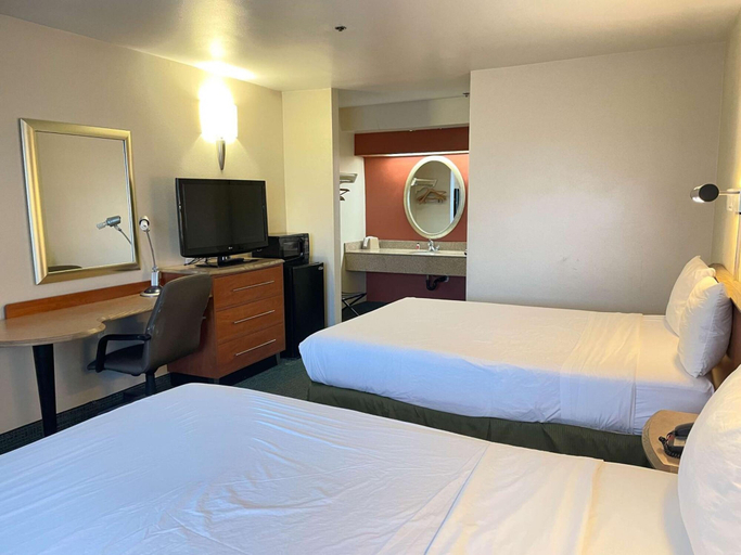 Bedroom 5, Motel 6 Barstow, CA - Mojave Desert Stop - I-15, San Bernardino