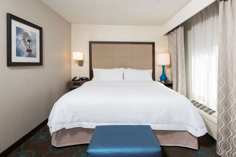 Bedroom 3, Hampton Inn Bloomington, Monroe