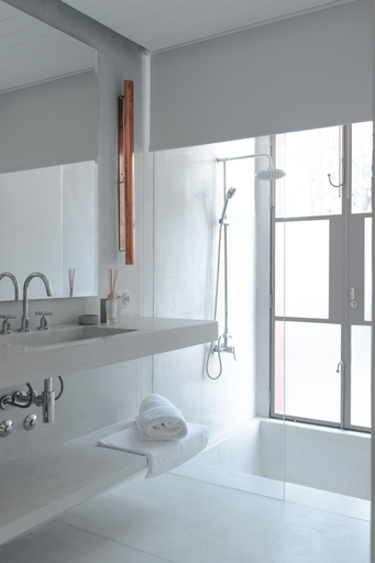 Bathroom 3, LUZ Culinary Wine Lodge, n.a523