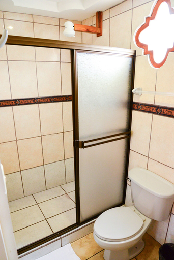 Bathroom 4, Hotel Le Priss Inn, Aguirre