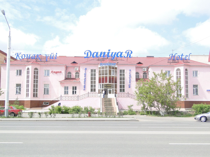 Exterior & Views
