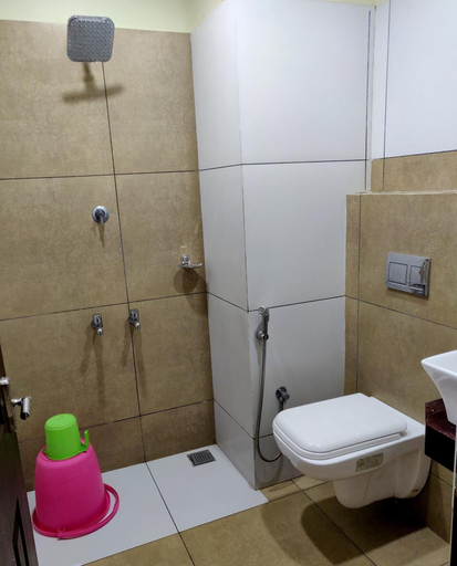 Bathroom 3, Hotel Brahmaputhra, Thrissur