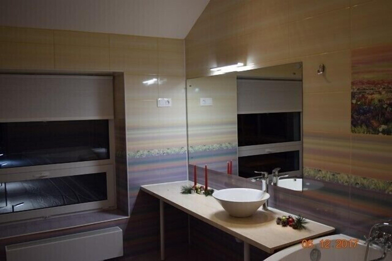 Bathroom 3, Iceberg Ugry, Yukhnovskiy rayon
