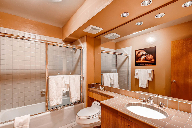 Bathroom 4, Centennial 2 Bedroom Condo Unit no. 7, Eagle