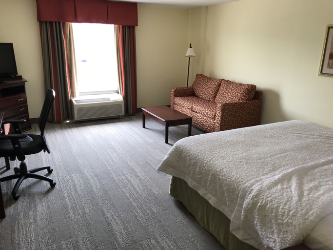 Bedroom 3, Hampton Inn & Suites Lamar, Clinton