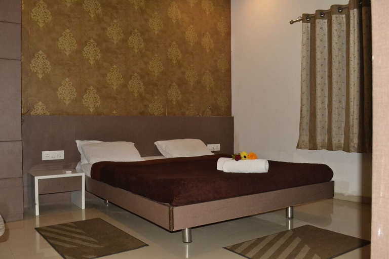 Bedroom 2, Hotel Safari Lodge, Chandrapur