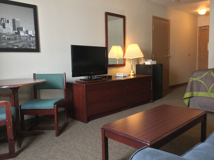 Bedroom 3, Super 8 by Wyndham Portage La Prairie MB, Division No. 9