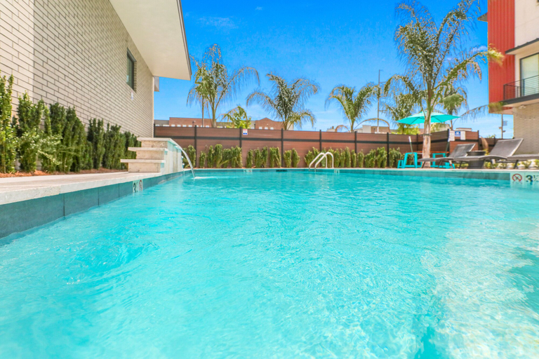 Sport & Beauty 5, Modern Townhouse w Balcony, Orleans
