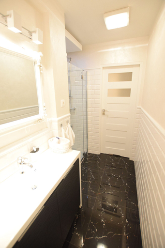Bathroom 3, Elegant Apartment Foksal, Warsaw