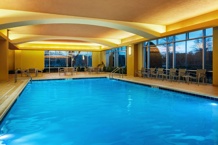 Sport & Beauty 2, Embassy Suites by Hilton Hampton Convention Center, Hampton