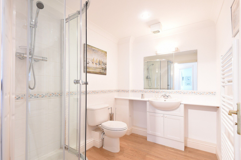 Bathroom 3, Halfway Tree, Cornwall